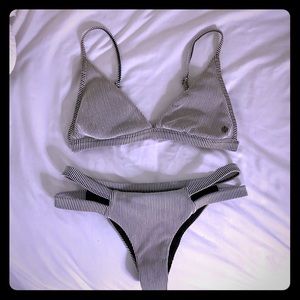 BillaBong stripe bikini set 😁